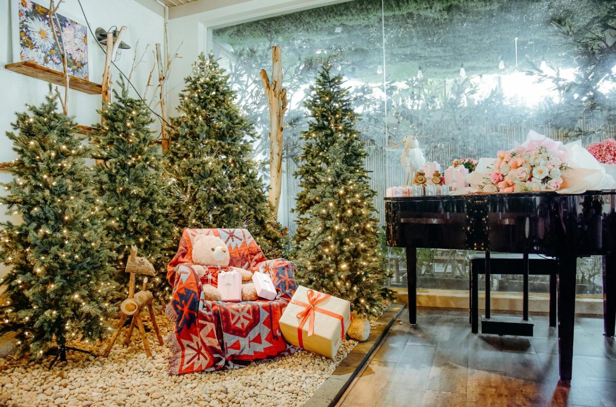 A community holiday scene. Photo from Canva.com. 