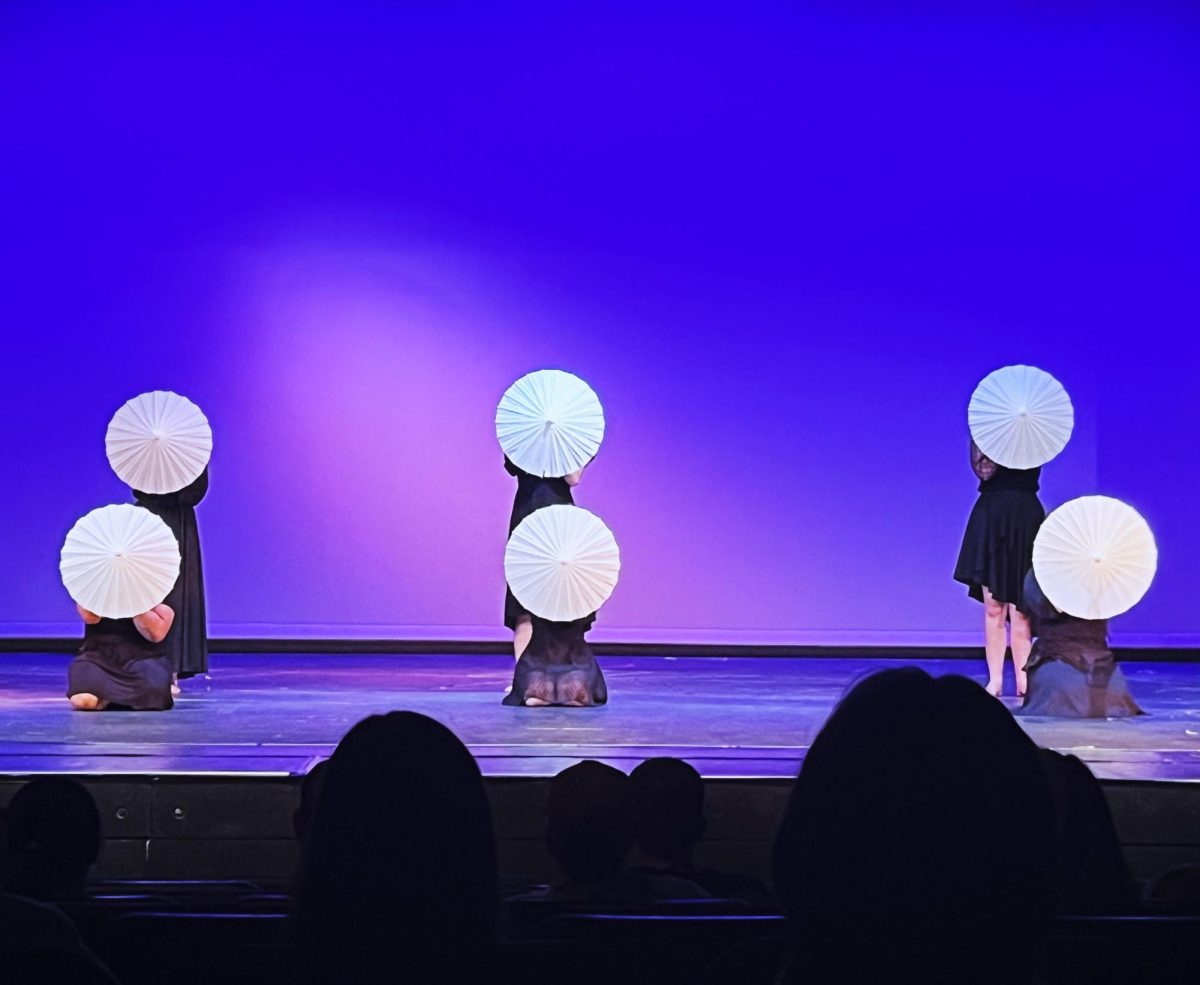 "Drown Me!" choreography piece by Kyro Ayla Harrington.
Dancers (Not in order): Kyro Ayla Harrington, Nola Cosme, Rachel Taylor, Natalia Smith, Zay Craig, and Ray Hill. Picture courtesy of Aspen Laslie.